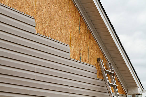 24/7 Emergency Siding Replacement experts in East Granby, CT